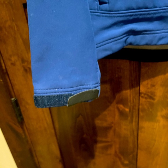 Patagonia men’s medium soft shell. Good condition. Blue and black. - Picture 3 of 15